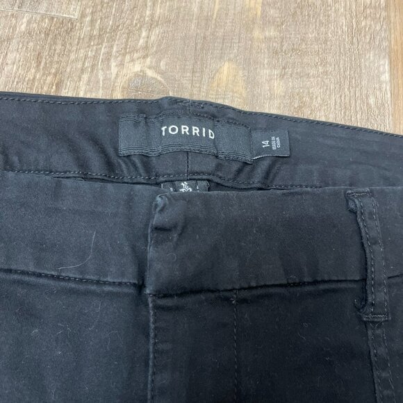 Torrid Black Summer Shorts Size 14 - Picture 2 of 3
